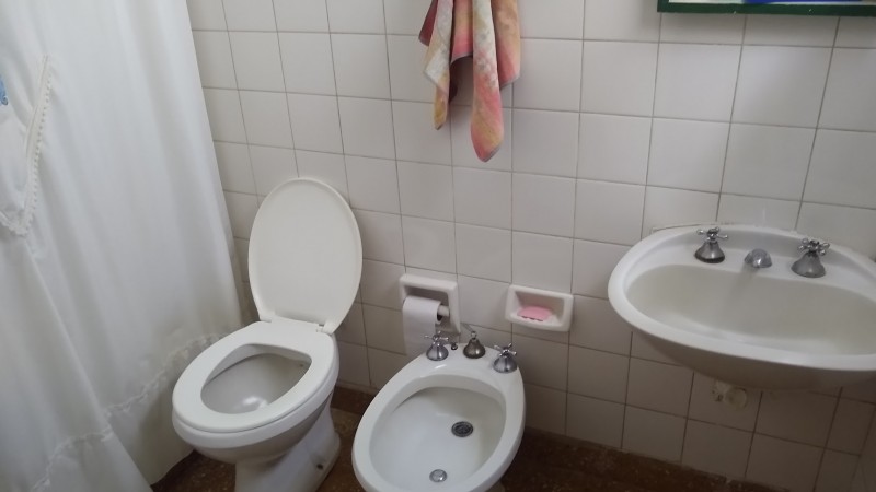 CASA EN BARRIO LAS CARRETAS 