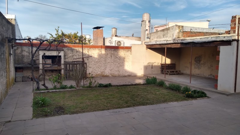 CASA EN BARRIO LAS CARRETAS 