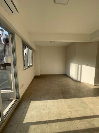 Departamento en alquiler – Combate de los Pozos 1137, CABA