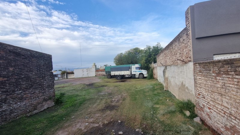 GALPÓN EN VENTA – ESQUINA CÉNTRICA RONDEAU Y LAS HERAS