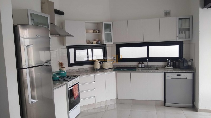 CASA EN VENTA EN CALLE AV. ALTE BROWN 83